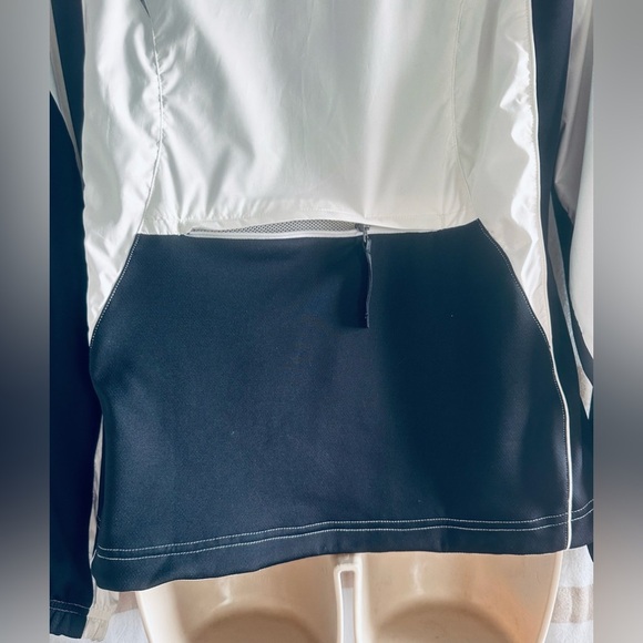 Nike White and Black Sporty Athletic Warm Lightweight Design Women Jacket Small - Picture 8 of 11